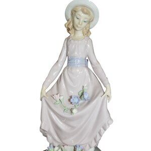 1978 Lladro 'Flowers In The Basket' Girl With Flowers Figurine #5027 REPAIRED